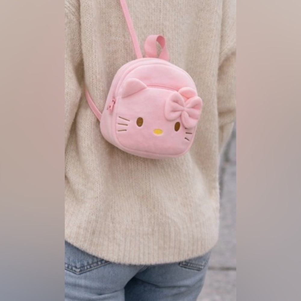 Hello Kitty Mini Backpack 🎀 - Picture 2 of 7